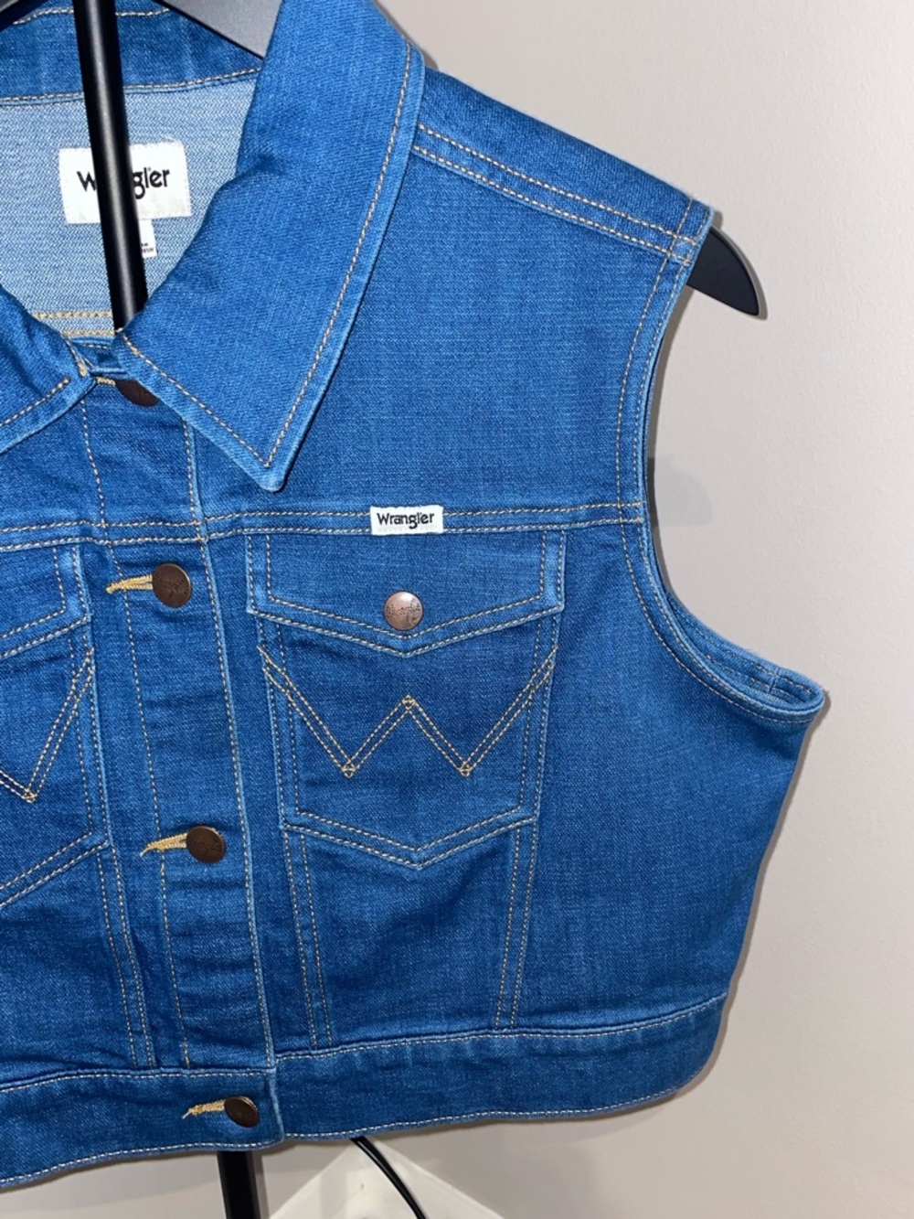 Wrangler Shrunken Denim Vest Low Dip Rinse. Large - Picture 3 of 6